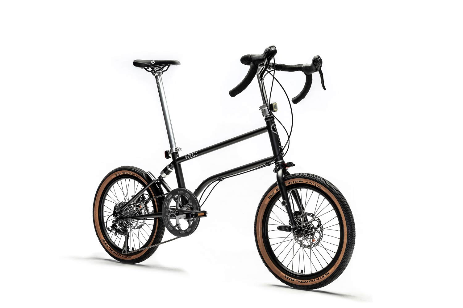 Ein entfaltetes VELLO Gravel Faltrad / Klapprad in der Farbe Anthrazit, mit 20 Zoll Billy Bonkers Reifen, der Fokus sitzt auf den gebogenen schwarzen Lenkern.