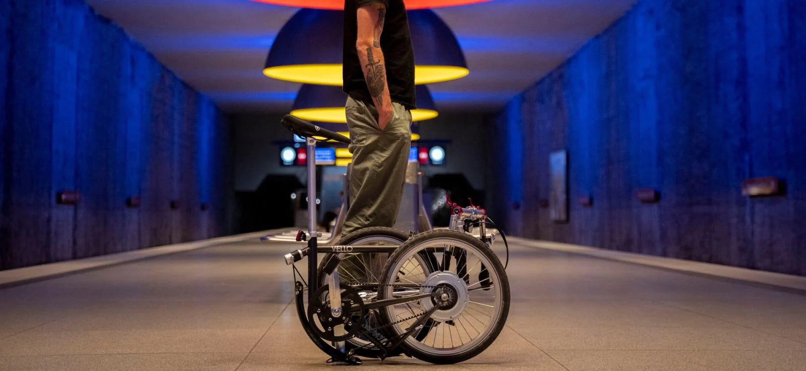 Gefaltetes VELLO Bike in der U-Bahn