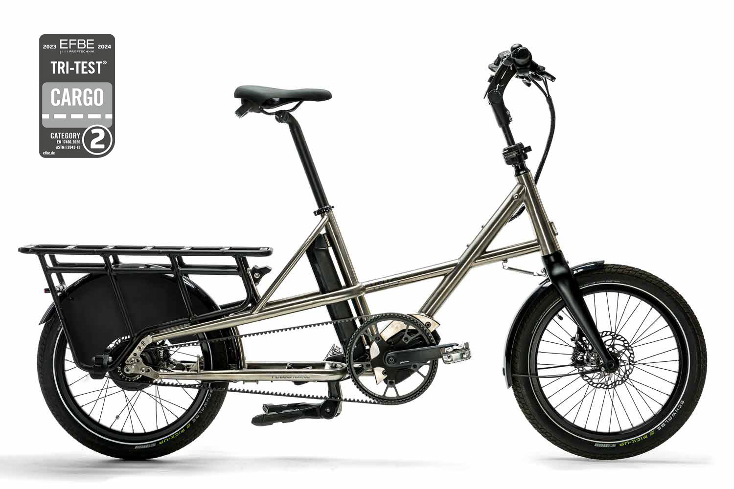 Ein VELLO SUB Lastenrad aus TITAN in der Farbe gebürstetes Titan, mit 20’’ Schwalbe Pick Up Reifen.