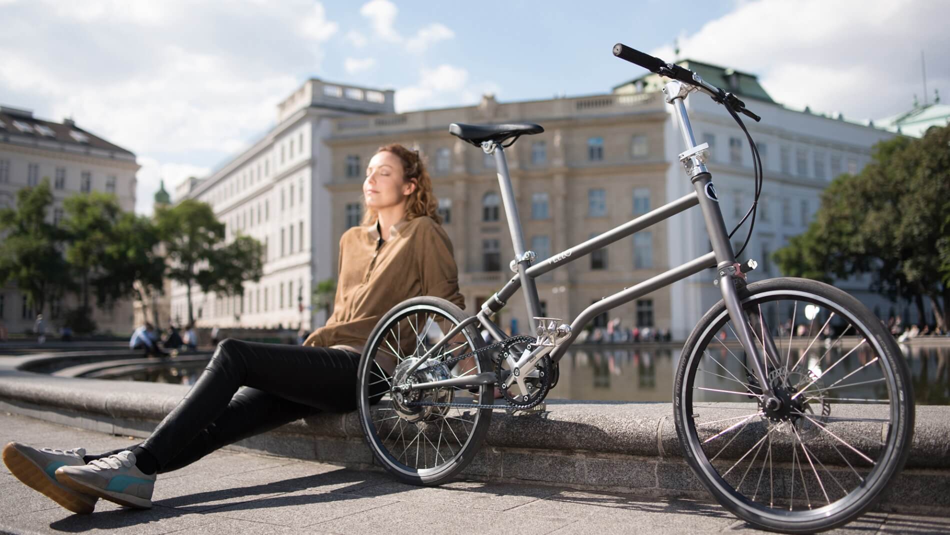 VELLO Faltrad mit Fahrerin in Wien