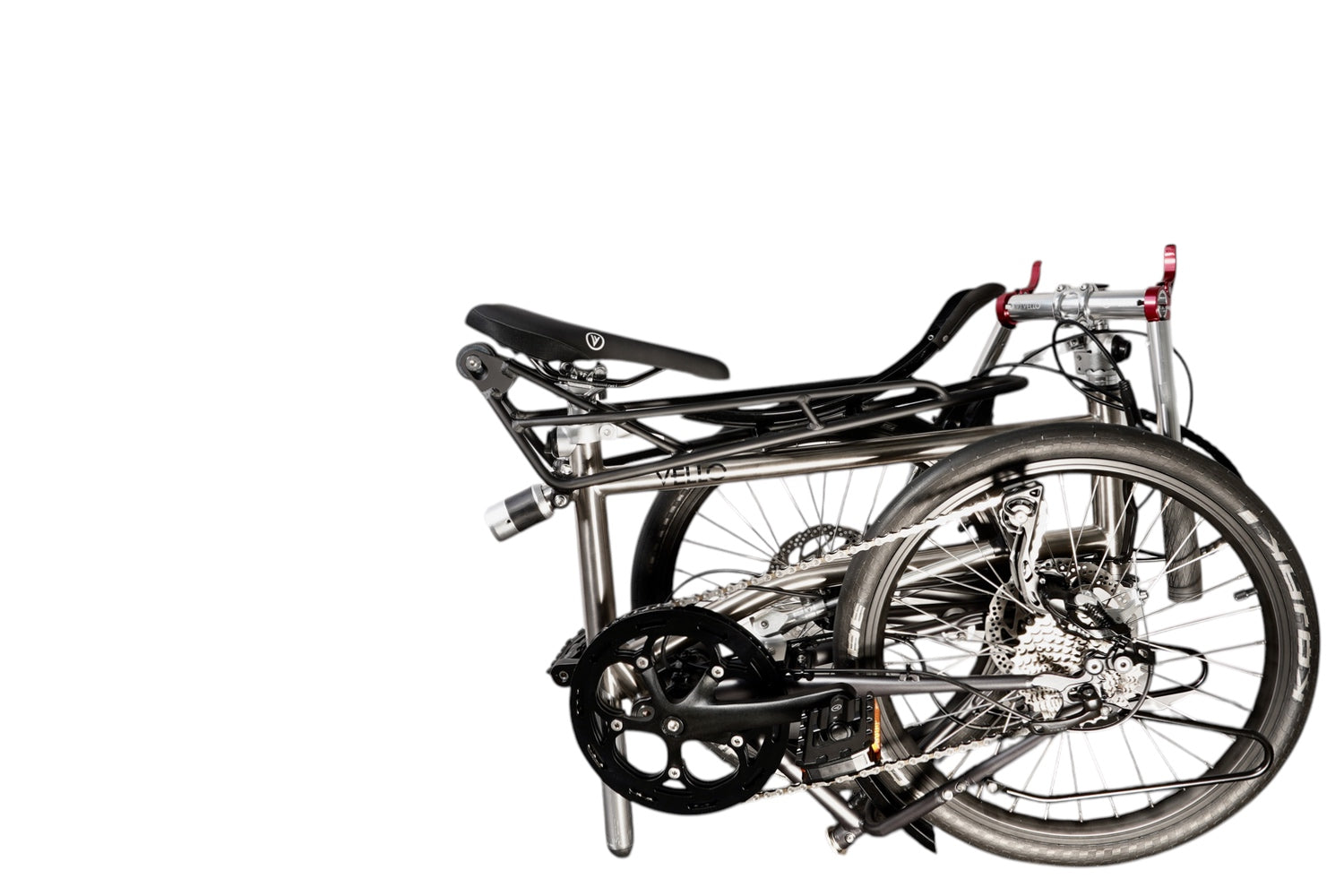 Ein komplett zusammengefaltetes VELO-Fahrrad mit faltbarem Gepäckträger.