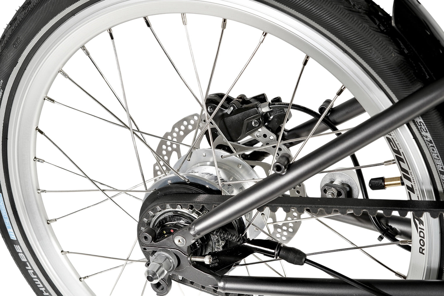 Eine Nahaufnahme vom Nabe,Riemen und Gates eines VELLO Alfine Faltrad / Klapprad.
