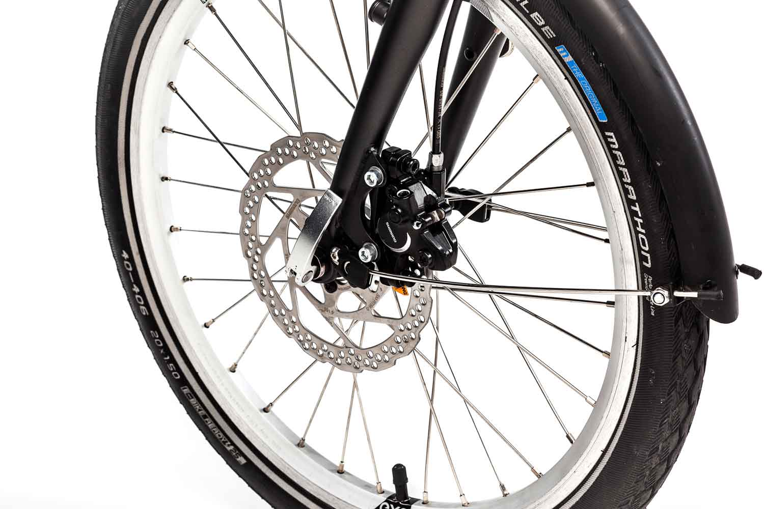 Das Vorderrad eines VELLO BIKE plus Automatik Faltrad / Klapprades in der Farbe Anthrazit, mit 20 Zoll Schwalbe Marathon Reifen.
