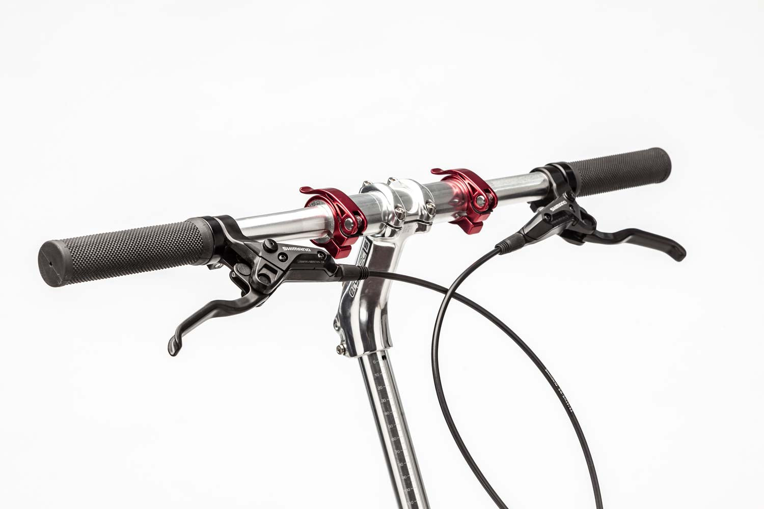 Die schwarzen faltbaren Lenkern des VELLO BIKE plus Automatik Faltrad / Klapprades.
