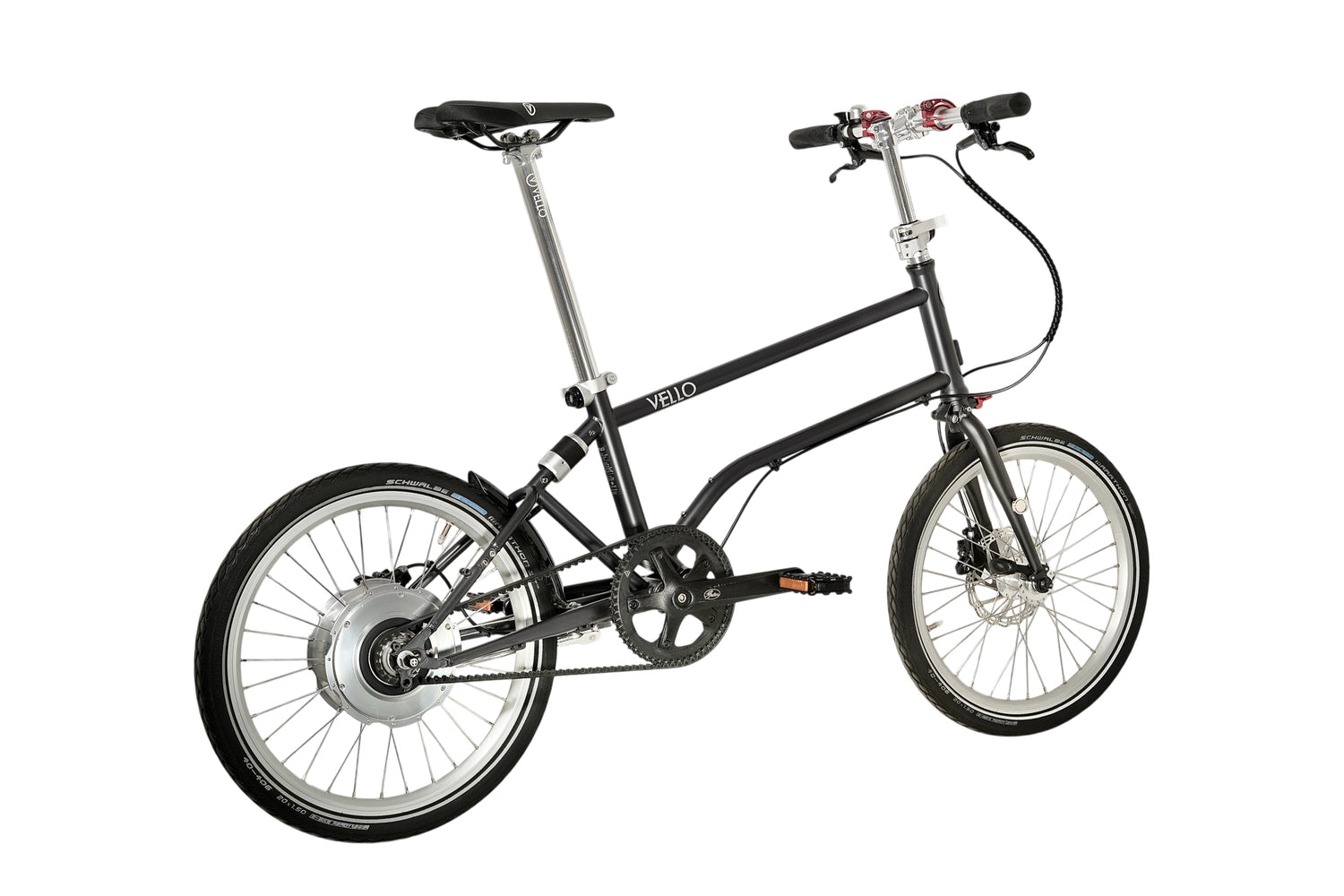 Ein entfaltetes VELLO BIKE plus Automatic Faltrad / Klapprad in der Farbe Anthrazit, mit 20 Zoll Schwalbe Marathon Reifen, Fokus sitzt auf dem schwarzen Sattel.
