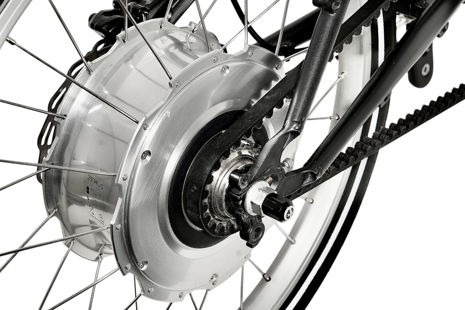 Eine Nahaufnahme vom Hinterradmotor,Riemen und Gates eines VELLO Bike+ Automatic Faltrad / Klapprad.
