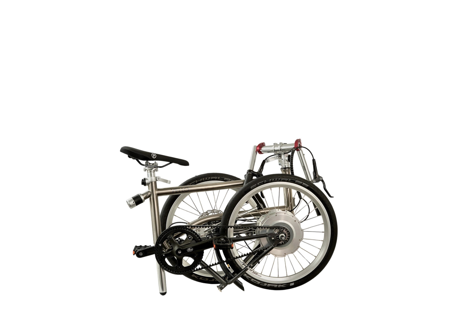 Ein gefaltetes VELLO BIKE plus Automatic Titan Faltrad / Klapprad in der Farbe gebürstetes Titan, mit 20 Zoll Schwalbe Kojak Reifen.