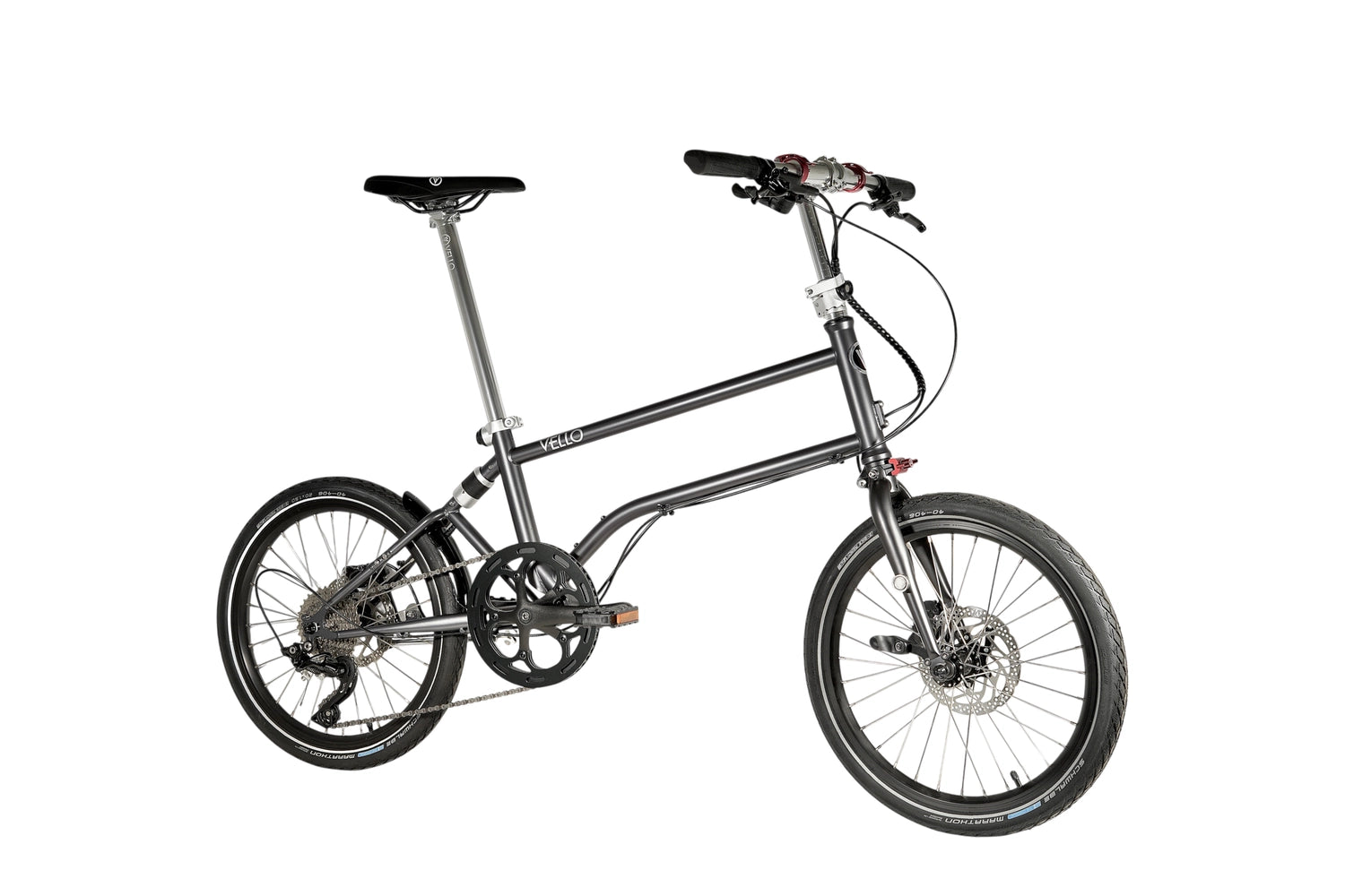 Ein entfaltetes VELLO Rocky Faltrad / Klapprad in der Farbe Anthrazit, mit 20 Zoll Schwalbe Marathon Reifen, der Fokus sitzt auf den faltbaren Lernkern.