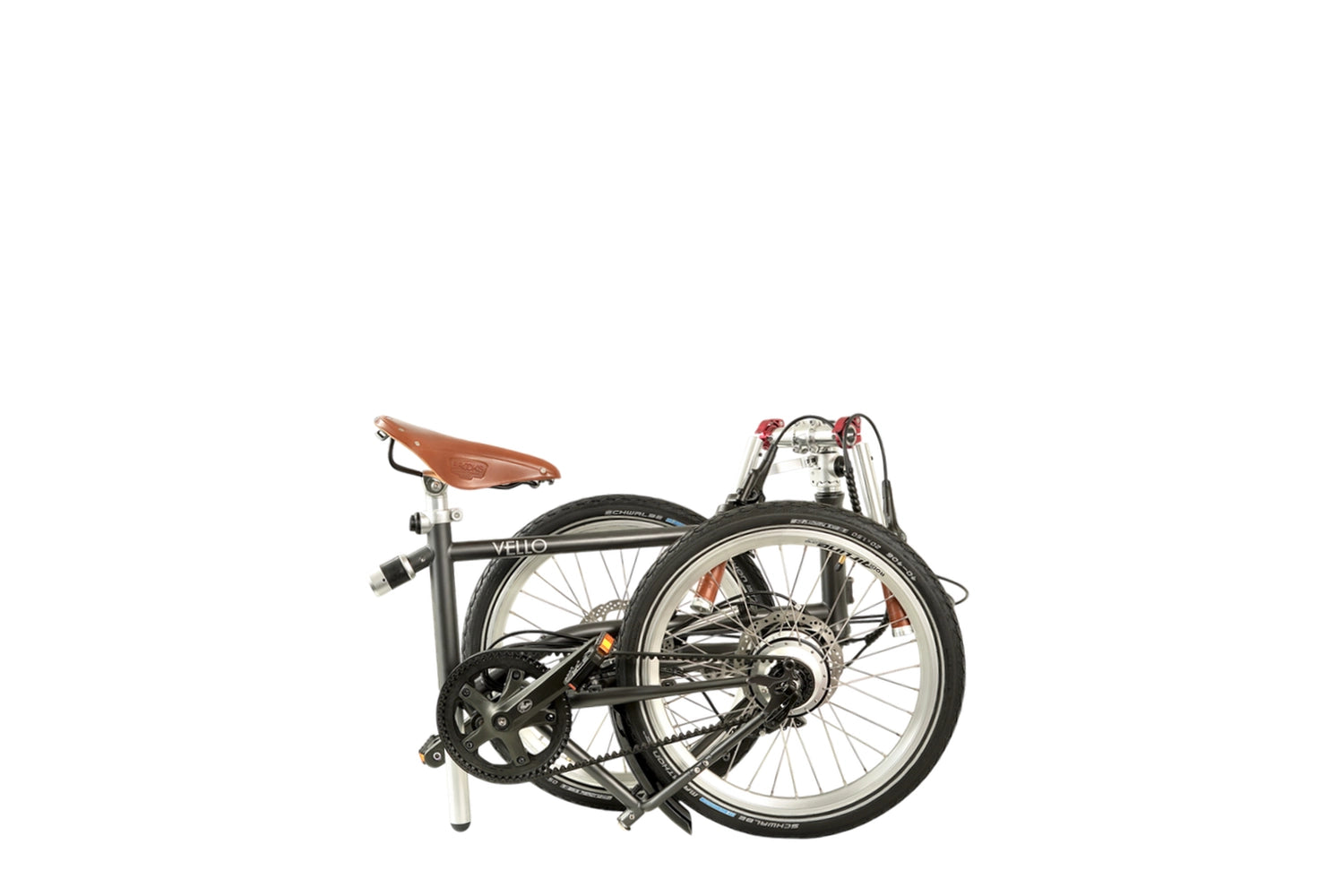 Ein komplett zusammen gefaltetes VELLO Rohloff-Special-Edition Faltrad / Klapprad in der Farbe Anthrazit, mit 20 Zoll Schwalbe Marathon Reifen, mit Brooks Sattel in Farbe "honey" und faltbarem Lenker mit Brooks Griffen in Farbe "honey".