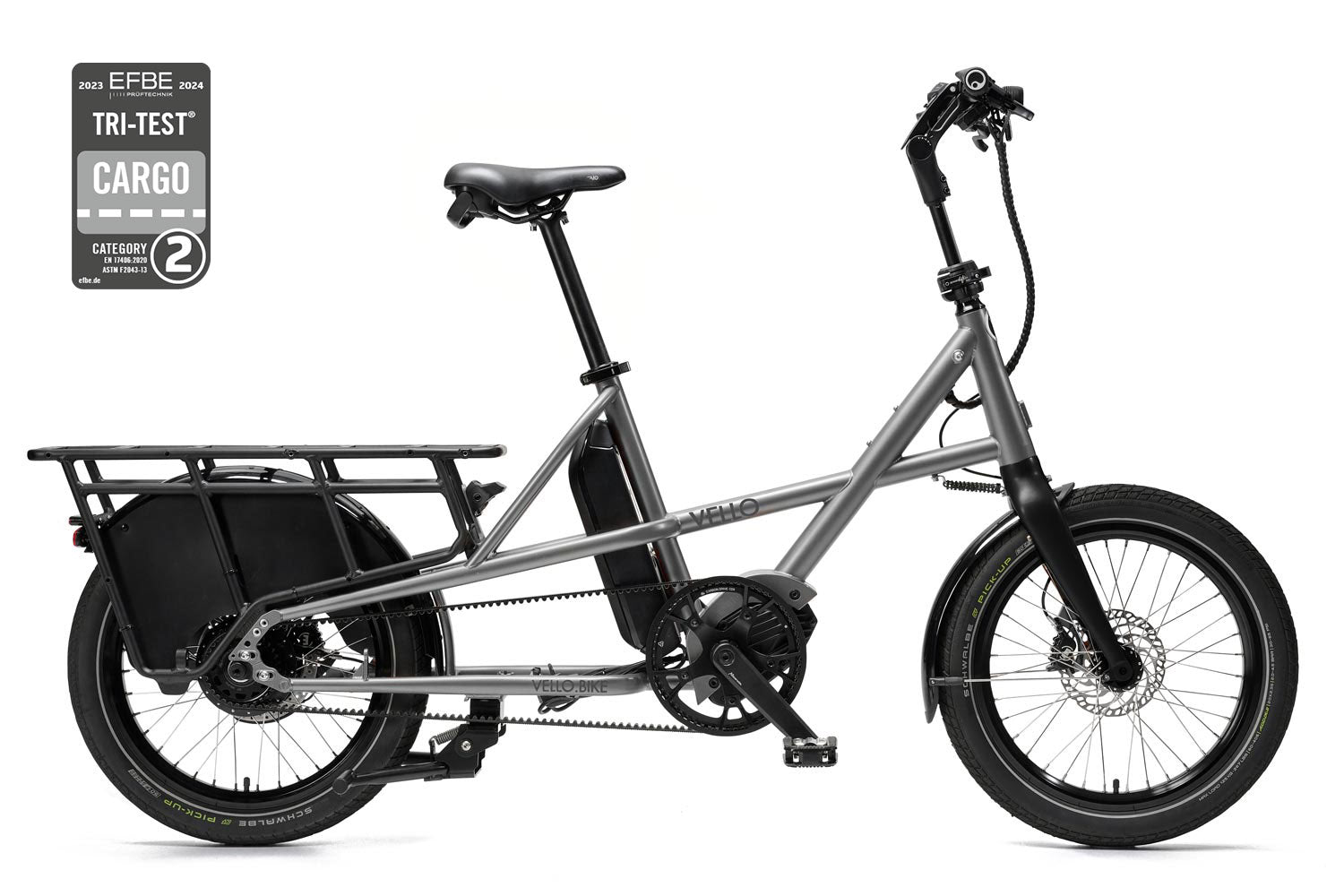 Ein VELLO SUB Lastenrad 3x3 Lastenrad aus Titan in der Farbe gebürstetes Titan, mit 20’’ Schwalbe Pick Up Reifen.

