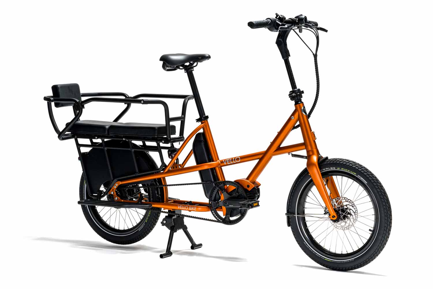 Ein VELLO Cool Kid Reling mit MIK Sitzpolster, einem VELLO Trittbrett auf einem VELLO SUB Lastenrad in der Farbe Kupfer.
