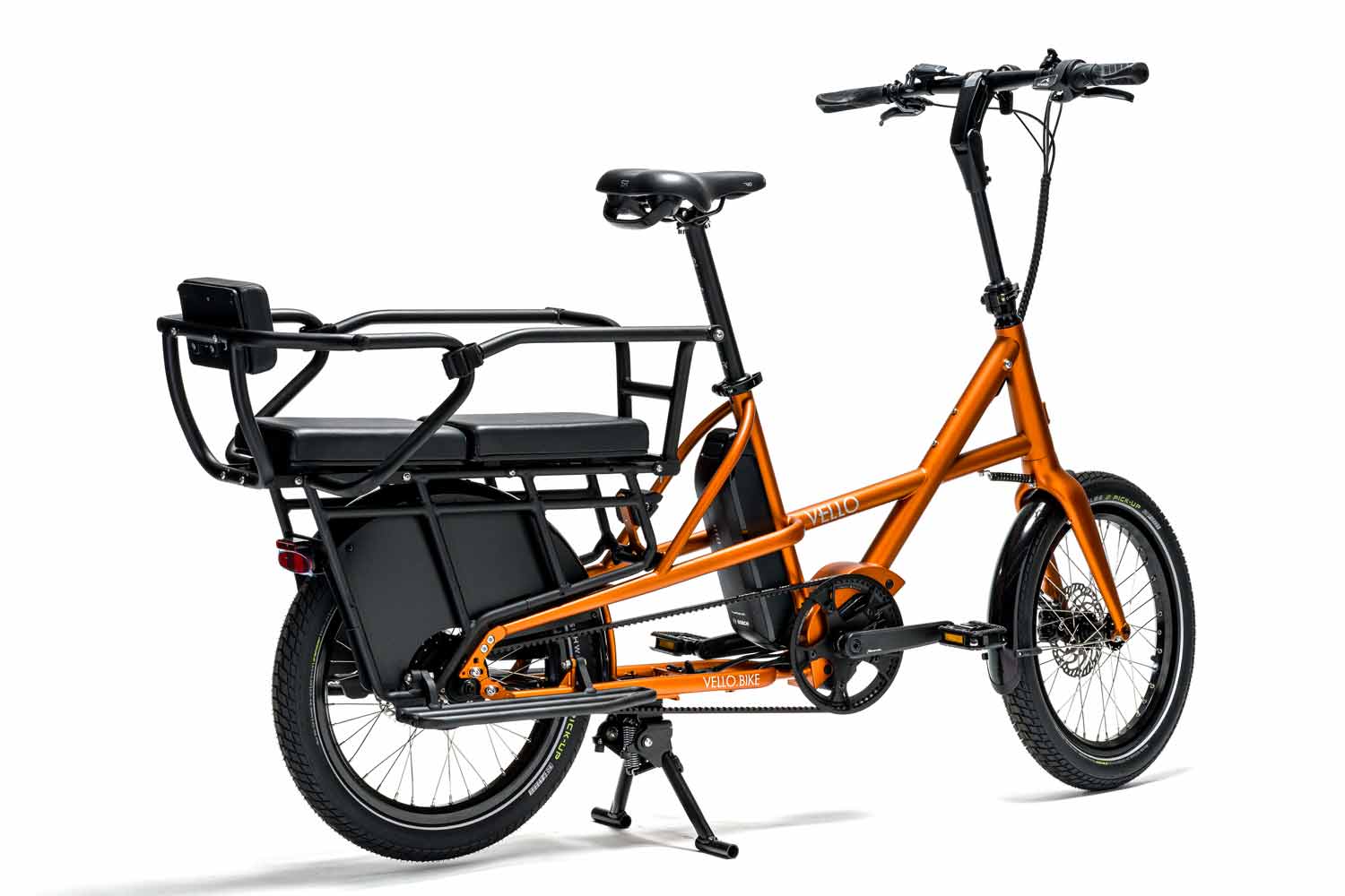 Ein VELLO Cool Kid Reling mit MIK Sitzpolstern auf einem VELLO SUB Lastenrad in der Farbe Kupfer.
