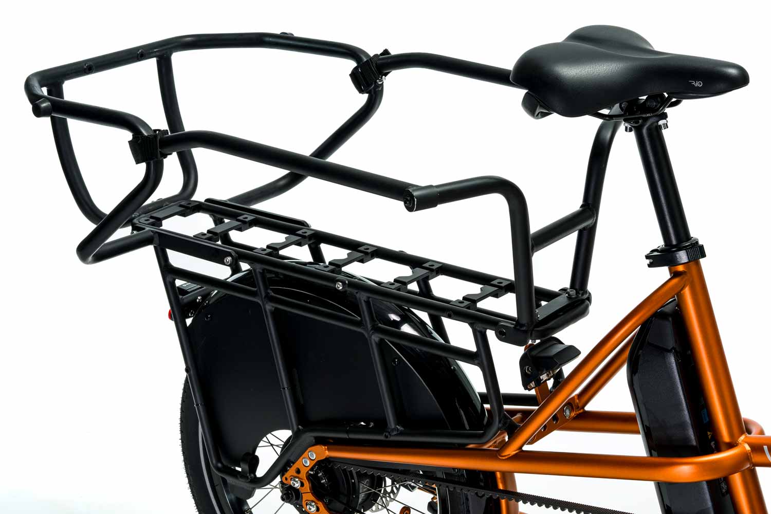 Ein VELLO Cool Kid Reling auf einem VELLO SUB Lastenrad in der Farbe Kupfer.
