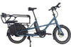 Eine VELLO Cool Kid Reling, kombiniert mit einem Sitzpolster, auf einem VELLO SUB Lastenrad in der Farbe Blau.