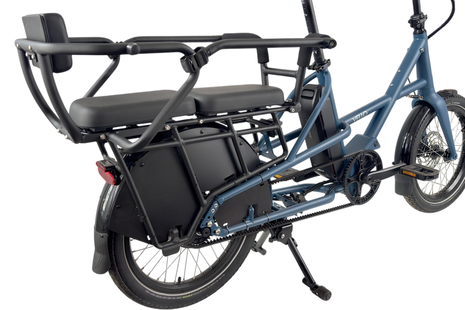 Eine VELLO Cool Kid Reling, kombiniert mit zwei VELLO Sitzpolstern auf einem VELLO SUB Lastenrad in der Farbe Blau.